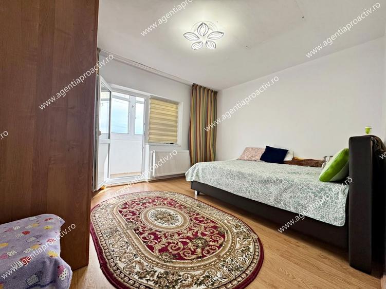 Apartament cu 3 camere decomandat în Micro 20