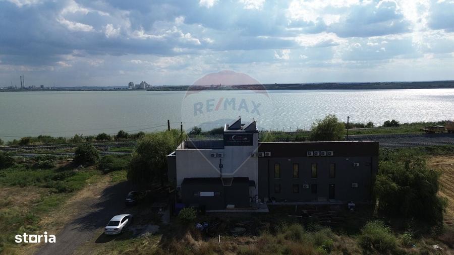Spațiu comercial, de 316 mp, în Corbu