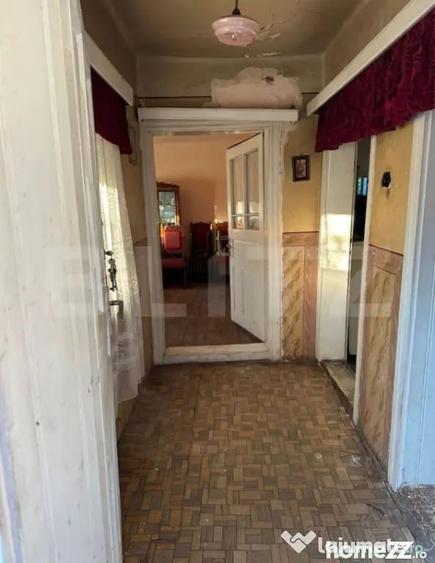 Casă cu 2 camere cu Teren 2331 Mp în Petrești
