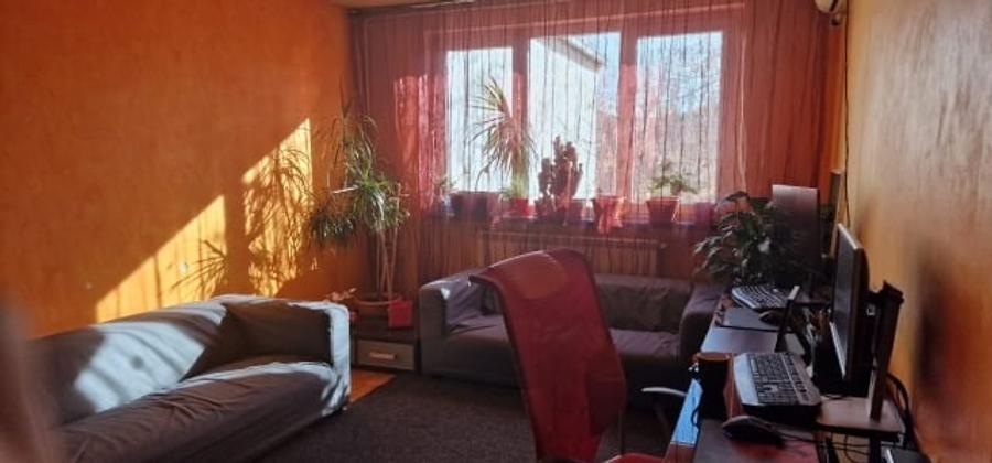 Apartament cu 4 camere decomandat, mobilat în Titan