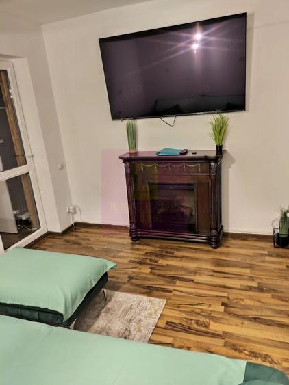 Apartament cu 3 camere semidecomandat în Central