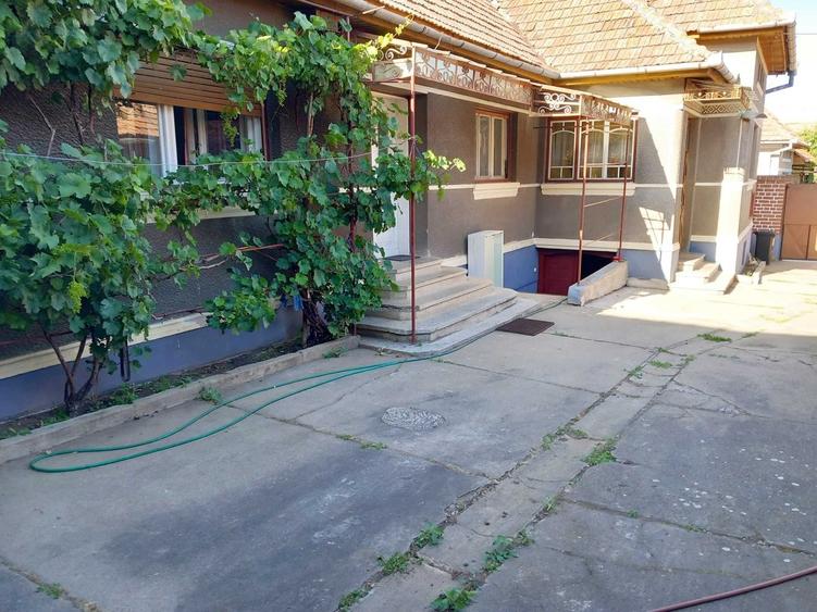Casă cu 4 camere cu Teren 850 Mp în Cut