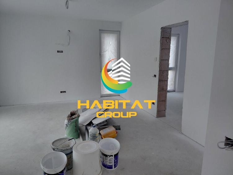 Apartament cu 5 camere decomandat în Est