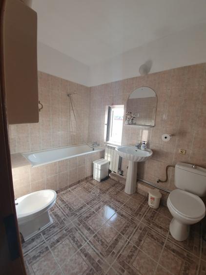 Casă individuală cu 7 camere cu Teren 260 Mp în Cotroceni