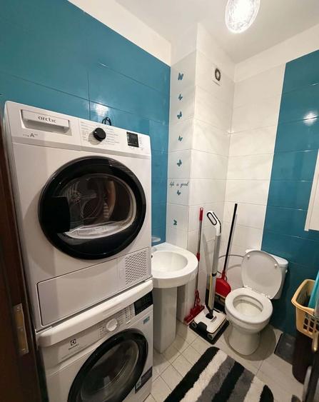 Apartament cu 3 camere semidecomandat în Berceni