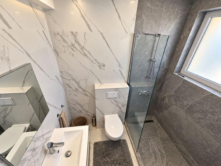 Casă individuală cu 5 camere cu Canalizare în Tunari