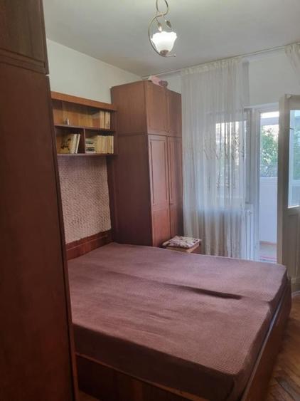 Apartament cu 3 camere decomandat în Podul de Fier
