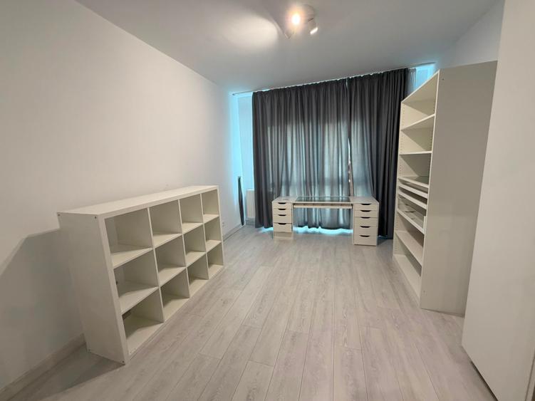 Apartament cu 4 camere decomandat în Politehnica