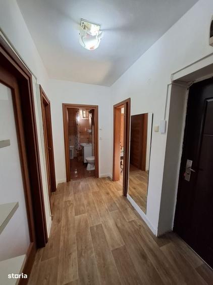 Apartament cu 3 camere decomandat în Gruia