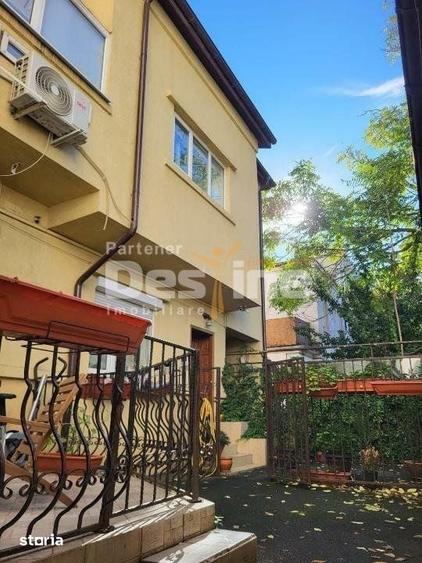 Casă cu 9 camere cu Teren 365 Mp în 13 Septembrie