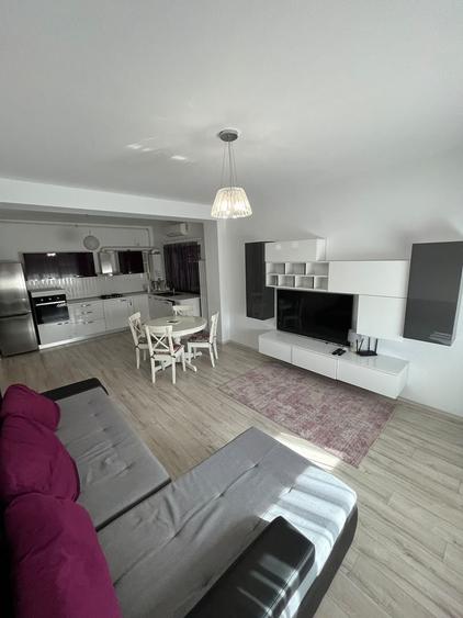 Apartament cu 2 camere decomandat, mobilat în Universitate