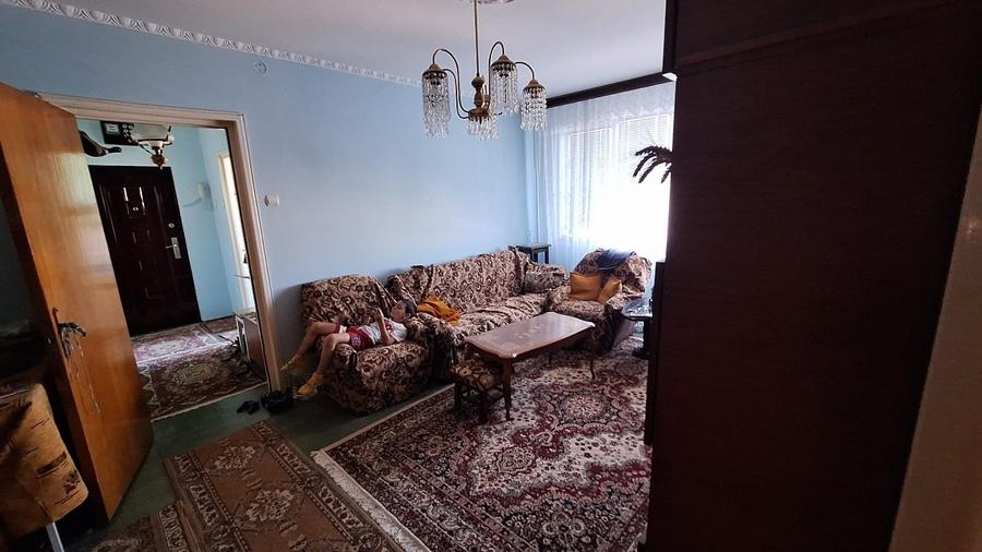 Apartament cu 3 camere semidecomandat în Titan