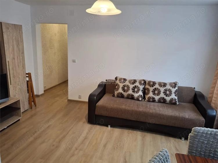 Apartament cu 3 camere semidecomandat în Micro III