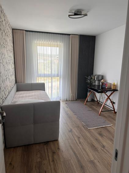 Apartament cu 3 camere decomandat, mobilat în Cetate