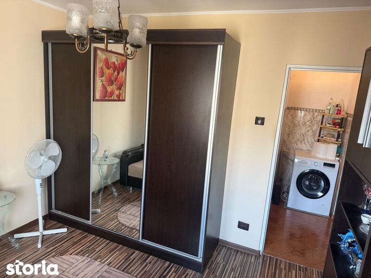 Apartament cu 3 camere decomandat în Tineretului