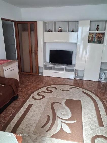 Apartament cu 3 camere semidecomandat, mobilat în Tomis Nord