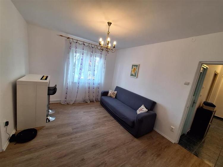 Apartament cu 3 camere semidecomandat, mobilat în Hipodrom 2