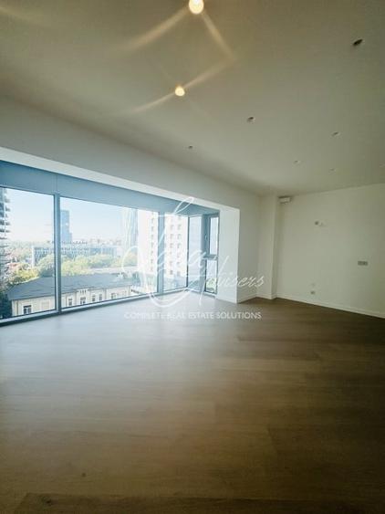 Apartament cu 4 camere semidecomandat în Barbu Văcărescu