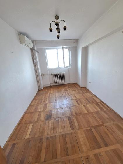 Apartament cu 3 camere decomandat în Dunărea