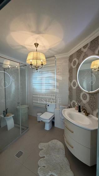 Casă individuală cu 7 camere cu Canalizare în Colentina