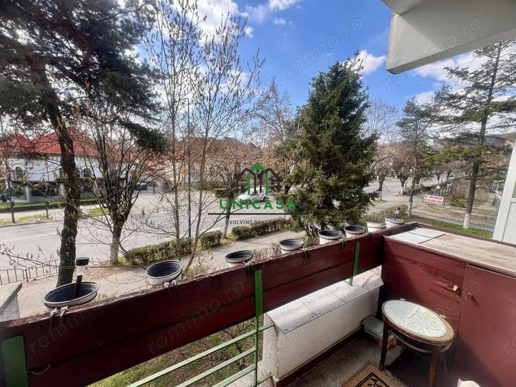 Apartament cu 3 camere semidecomandat în Traian