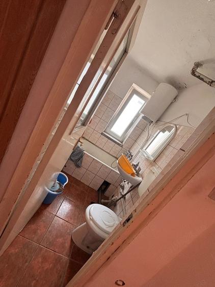 Apartament cu 3 camere semidecomandat în Cet