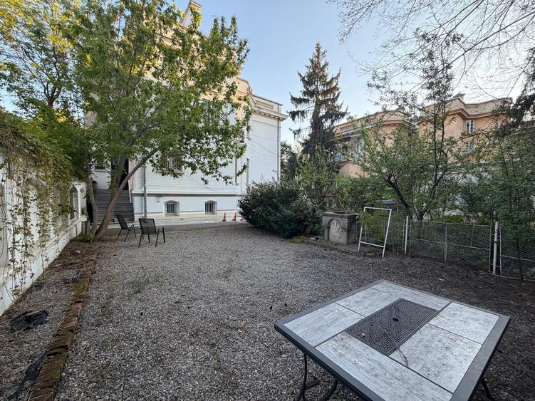 Casă individuală cu 18 camere cu Garaj în Kiseleff