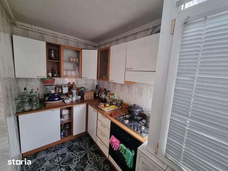 Apartament cu 4 camere decomandat în Delfinariu