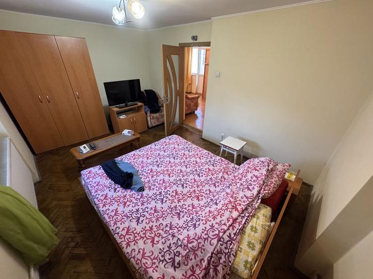 Apartament cu 2 camere semidecomandat, mobilat în Central