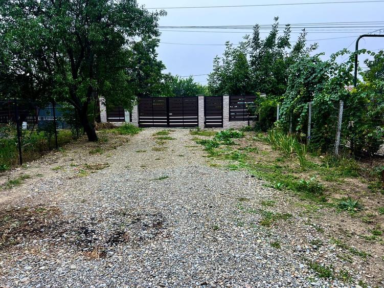 Casă cu 4 camere cu Teren 420 Mp în Valea Călugărească