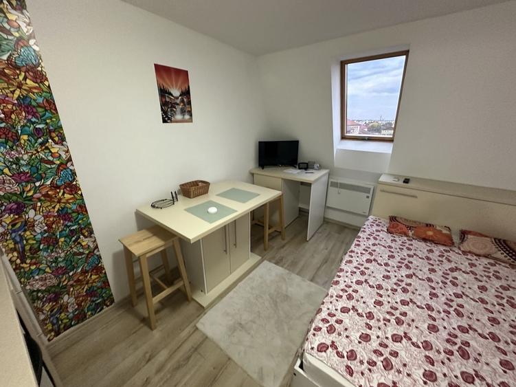 Garsonieră decomandată în Lipovei