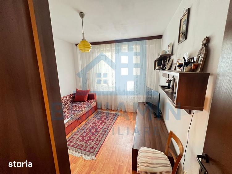 Apartament cu 3 camere semidecomandat în Astra
