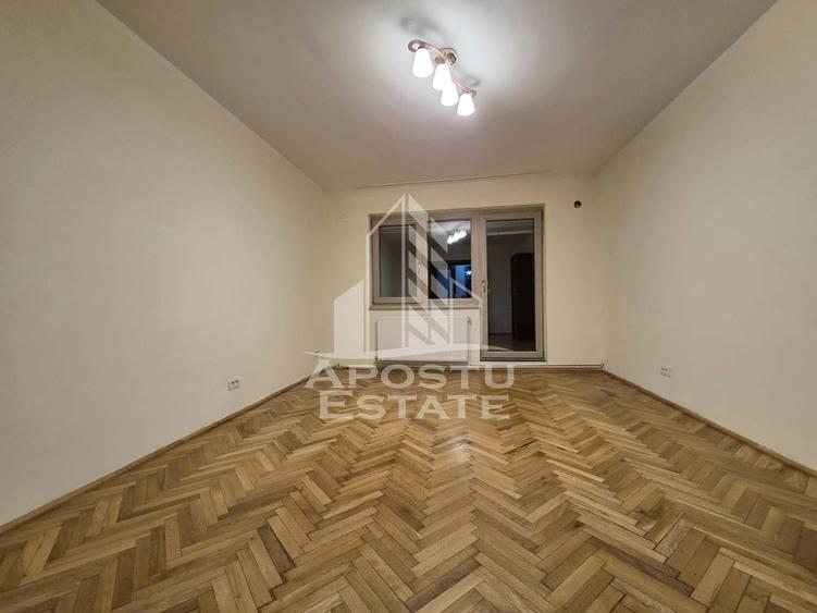 Apartament cu 4 camere decomandat, mobilat în Malul Mureșului