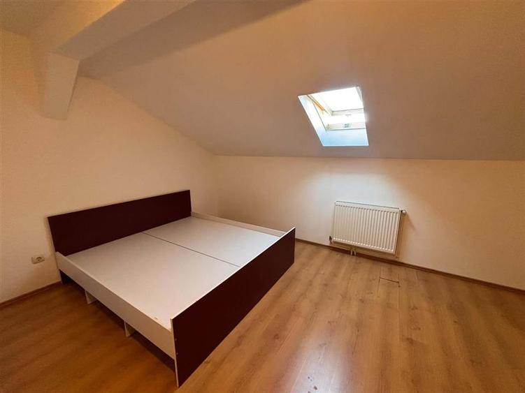 Apartament cu 3 camere semidecomandat în Gării