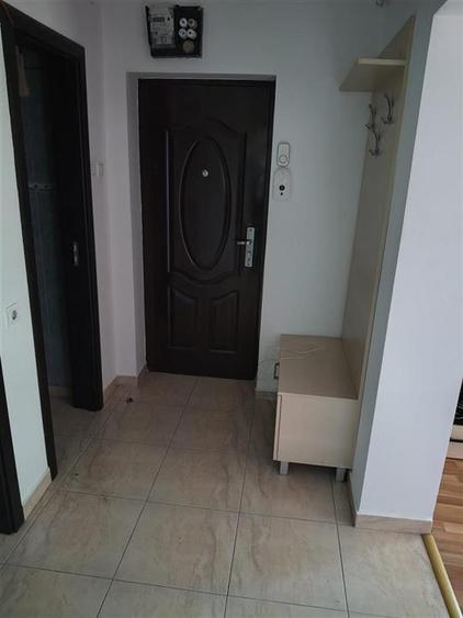 Apartament cu 2 camere decomandat, mobilat în Centru Civic