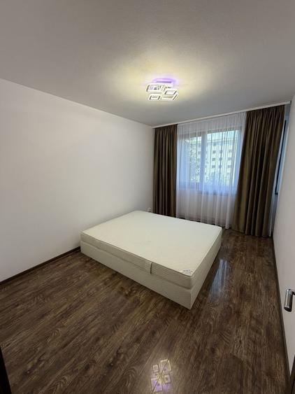Apartament cu 3 camere decomandat în Exterior Vest