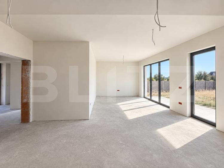 Duplex cu 4 camere cu Canalizare în Covaci