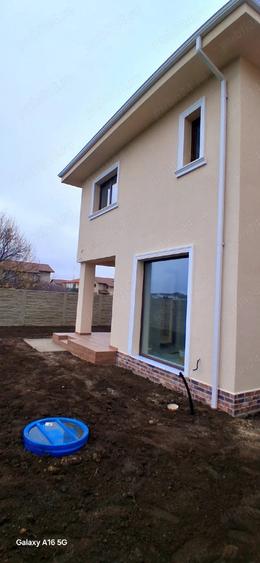 Casă cu 5 camere cu Teren 392 Mp în Dumbrăvița