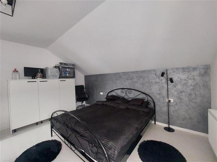 Casă individuală cu 5 camere cu Canalizare în Vladimirescu