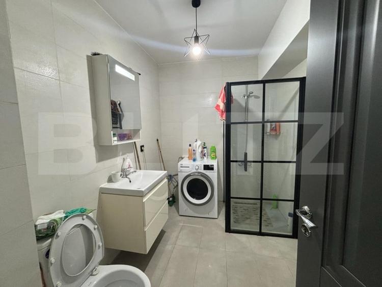 Apartament cu 3 camere semidecomandat, mobilat în Calea Moldovei