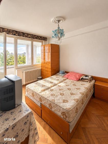 Apartament cu 3 camere semidecomandat în Hipodrom