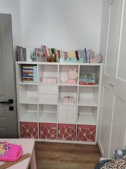 Apartament cu 3 camere semidecomandat, mobilat în Vest
