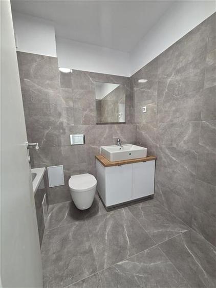 Apartament cu 3 camere decomandat, mobilat în Tractorul