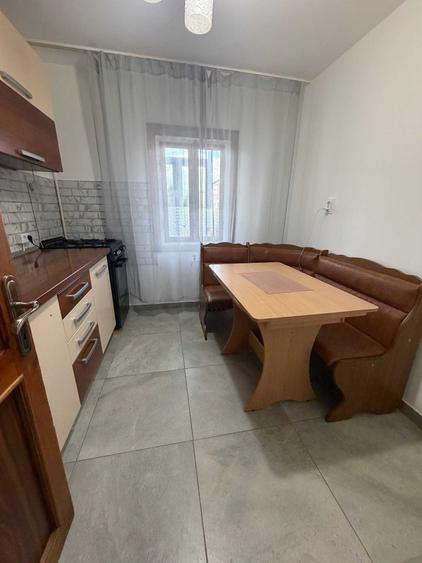 Inchiriez apartament 2 camere,Rovine - 1