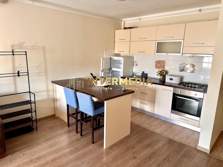 Apartament cu 3 camere decomandat, mobilat în Cetate