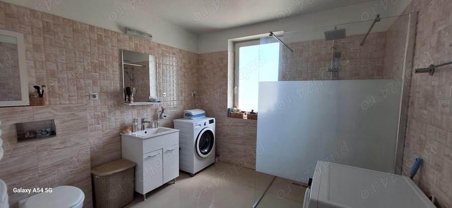 Casă cu 5 camere cu Teren 2500 Mp în Iris