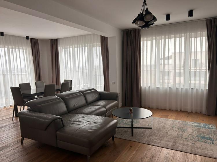Apartament cu 3 camere semidecomandat, mobilat în Voluntari