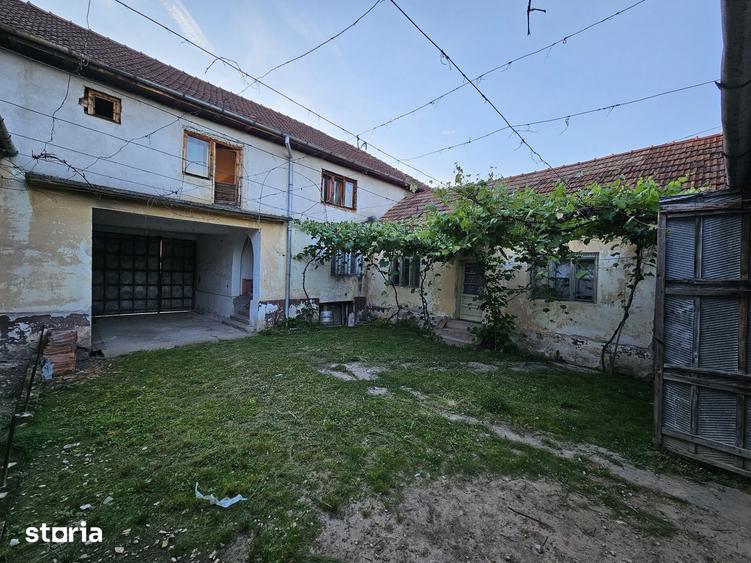 Casă cu 6 camere cu Teren 2000 Mp în Buntești