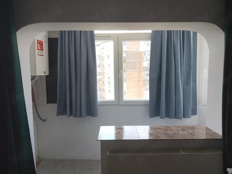Apartament cu 4 camere decomandat în Văcăresti