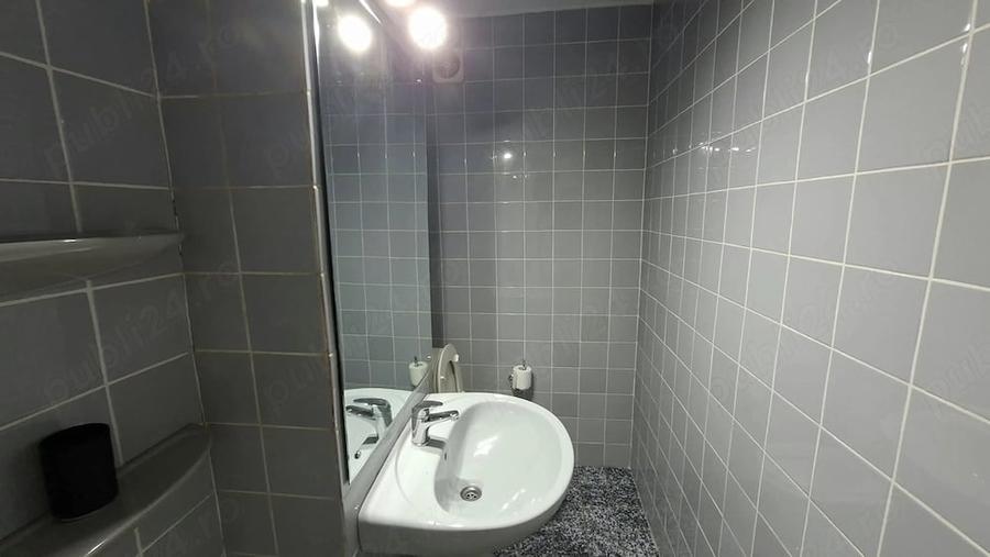 Apartament cu 3 camere decomandat în 7 Noiembrie